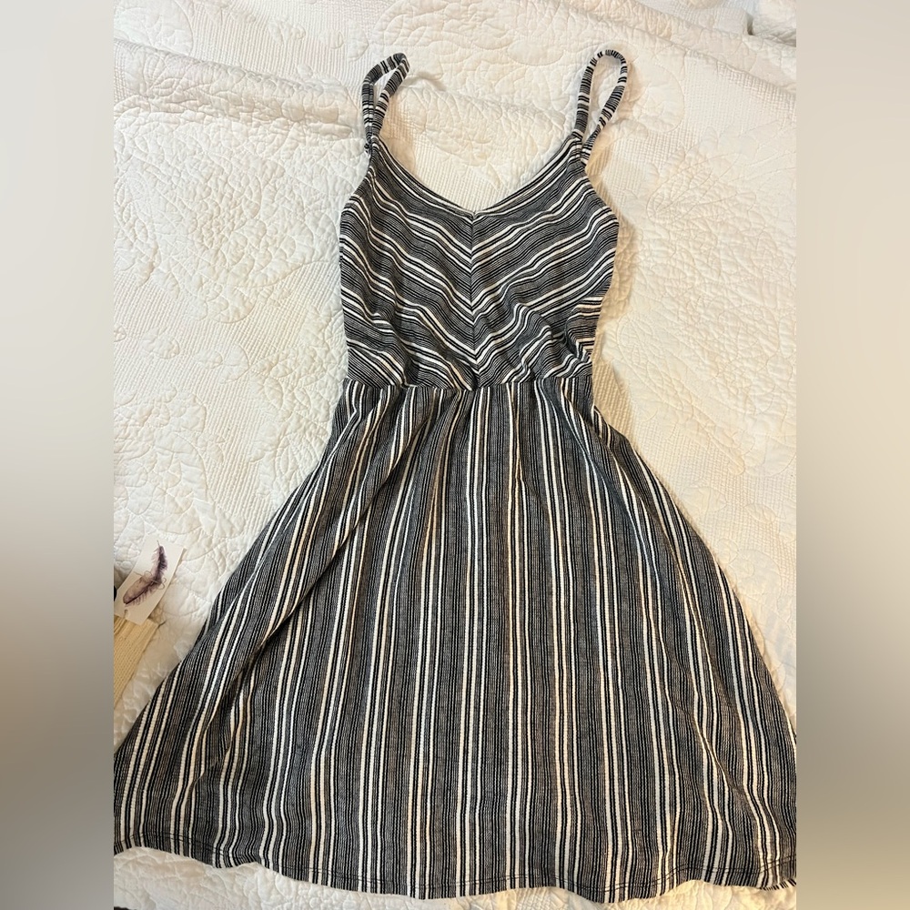 Universal Thread Black and White Striped Midi Dress